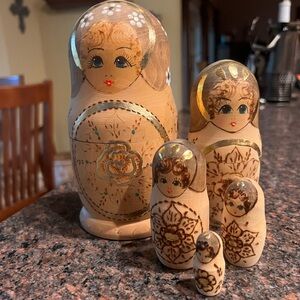Russia nesting dolls 5 pieces vintage